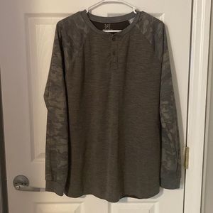 Nice soft long sleeve shirt! Excellent condition!